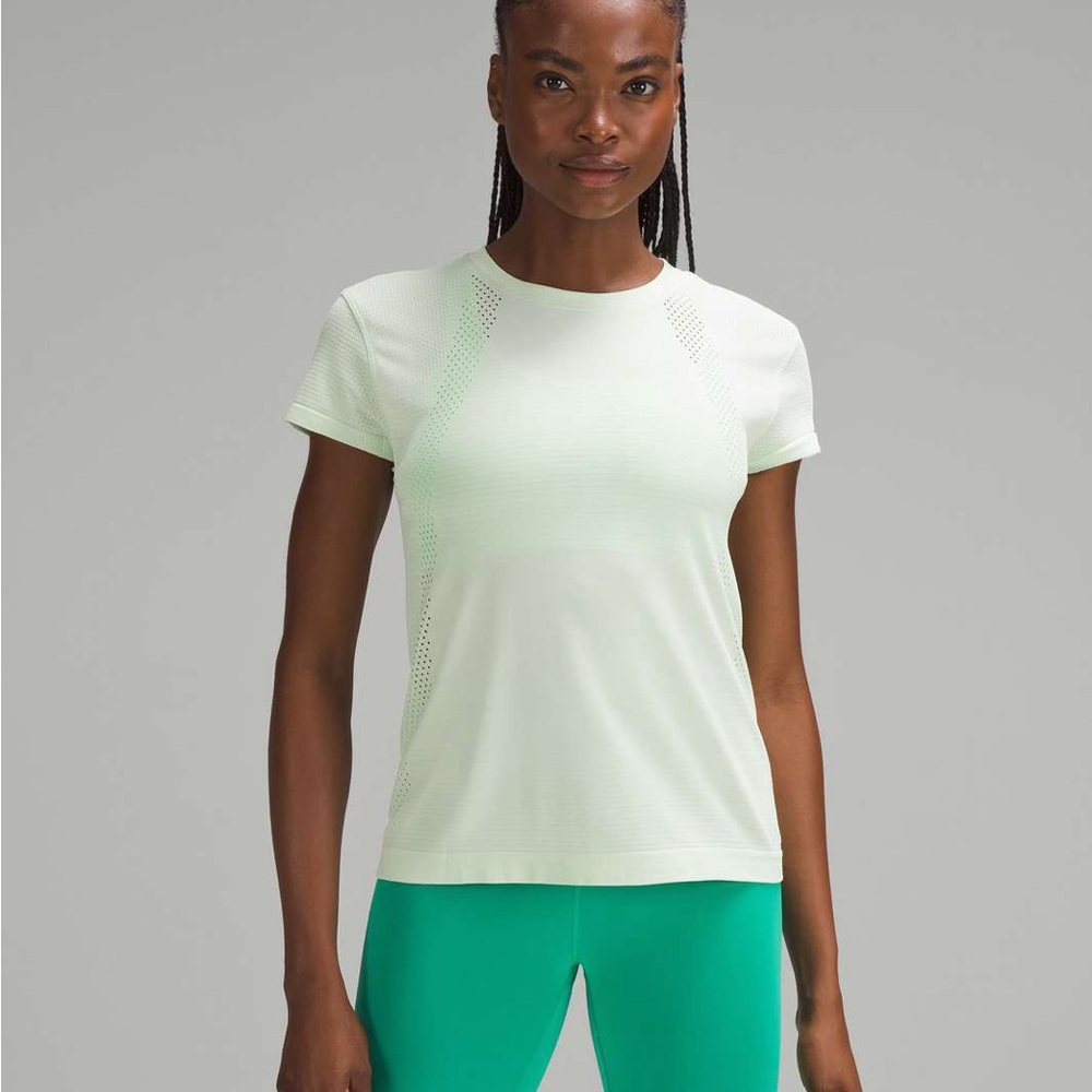 Lululemon Train to Be Short-Sleeve Shirt
(Kohlrabi Green)
